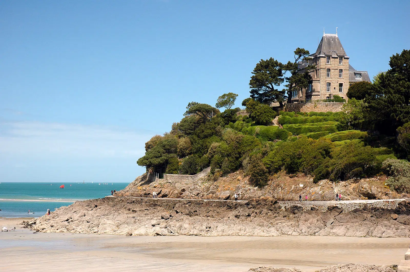 Quels sont les lieux incontournables à visiter à Dinard ?