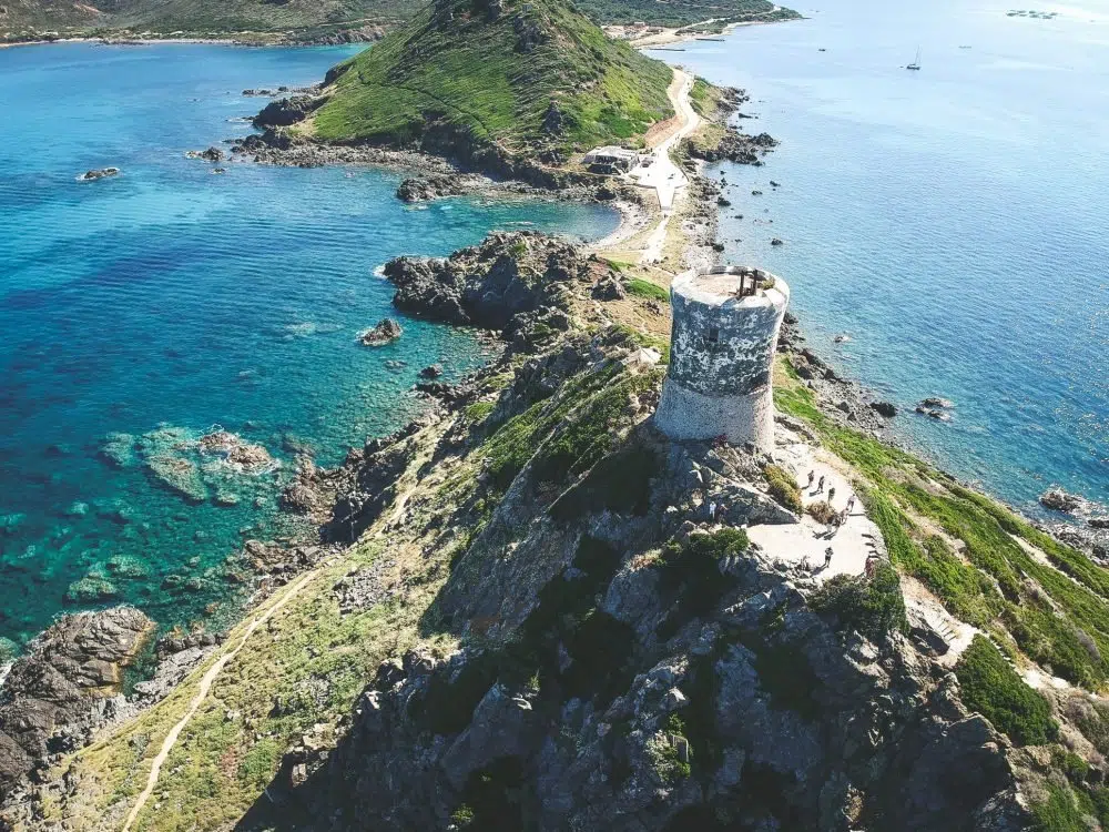 Quelle est la distance entre Toulon et la Corse ?