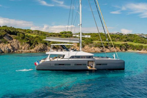 Comment choisir son voilier : catamaran ou monocoque ?