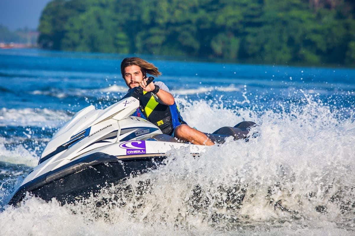 Les sports nautiques : explorez les sensations de glisse et de liberté au fil de l’eau