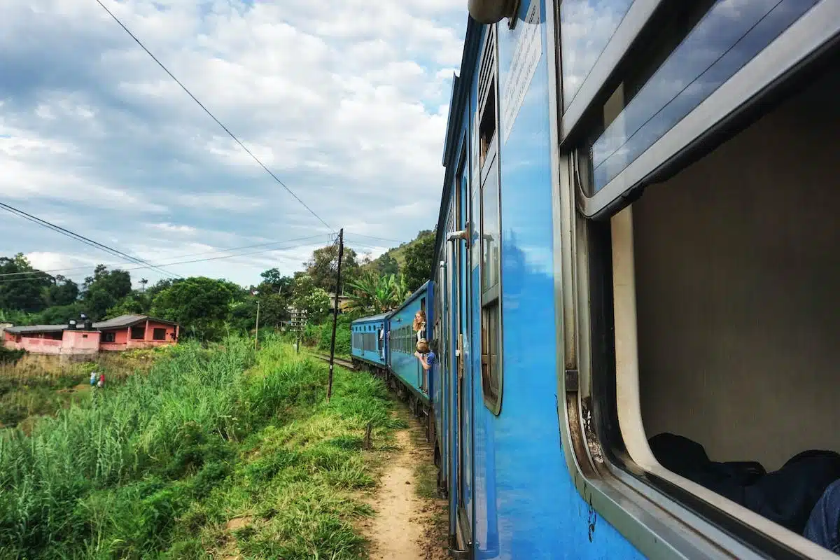 Tous les conseils pour réussir votre voyage en train : organisation et confort au rendez-vous
