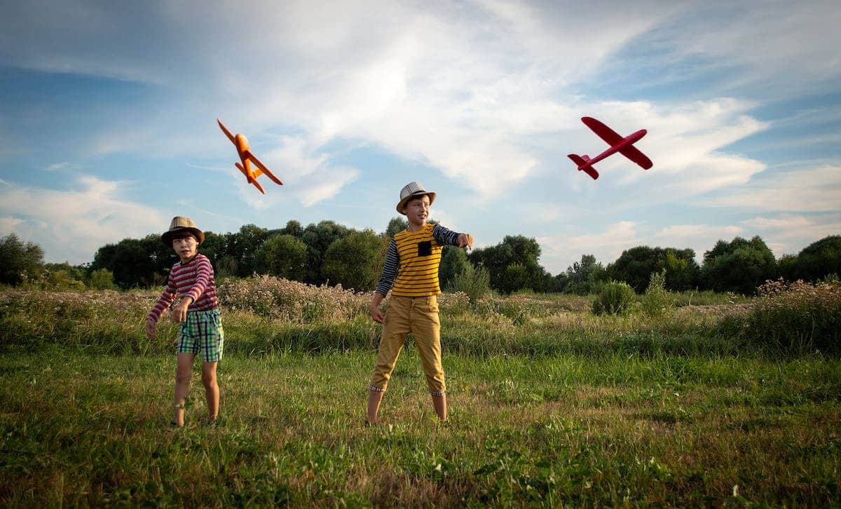 Voyager en avion avec des enfants : conseils pratiques pour un voyage plus serein
