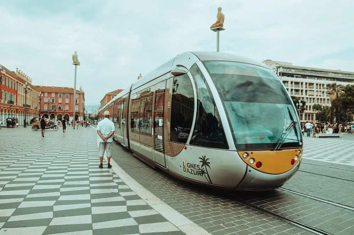 Découvrez les meilleurs moyens de transport pour explorer une ville